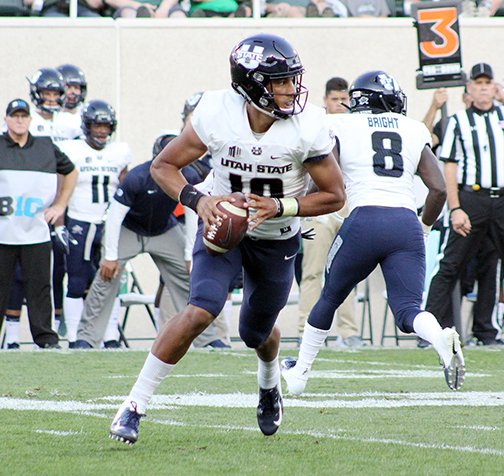 RoadTripSports's tweet photo. Jordan Love and the Utah State Aggies bounced back nicely from a loss to #MSU with a win over #NMSU. #AggiesAllTheWay #MeetTheChallenge #CFAQBMonday #CollegeFootballAmerica #RoadTripSports @UtahStateSA @UtahStateAlumni
#utahstateaggies #utahstateaggies🔵⚪️ #utahstateaggies🏈 https://t.co/VO9Zvha322