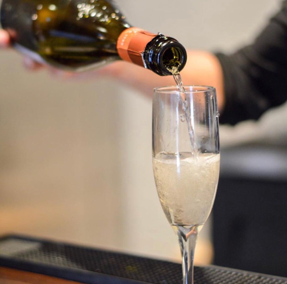 ShinDigSF's tweet photo. Our bar is always serving up the best beer and wine. 👌🏼 #eventvenue https://t.co/Z95DKozKhb