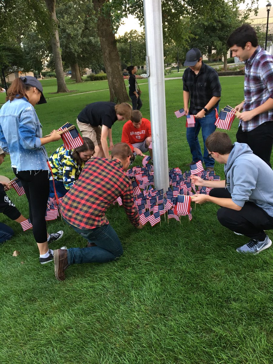 Bradley_GOP's tweet photo. Putting out 3,000 flags in remembrance of the victims of 9/11 https://t.co/WZKdcERHTt
