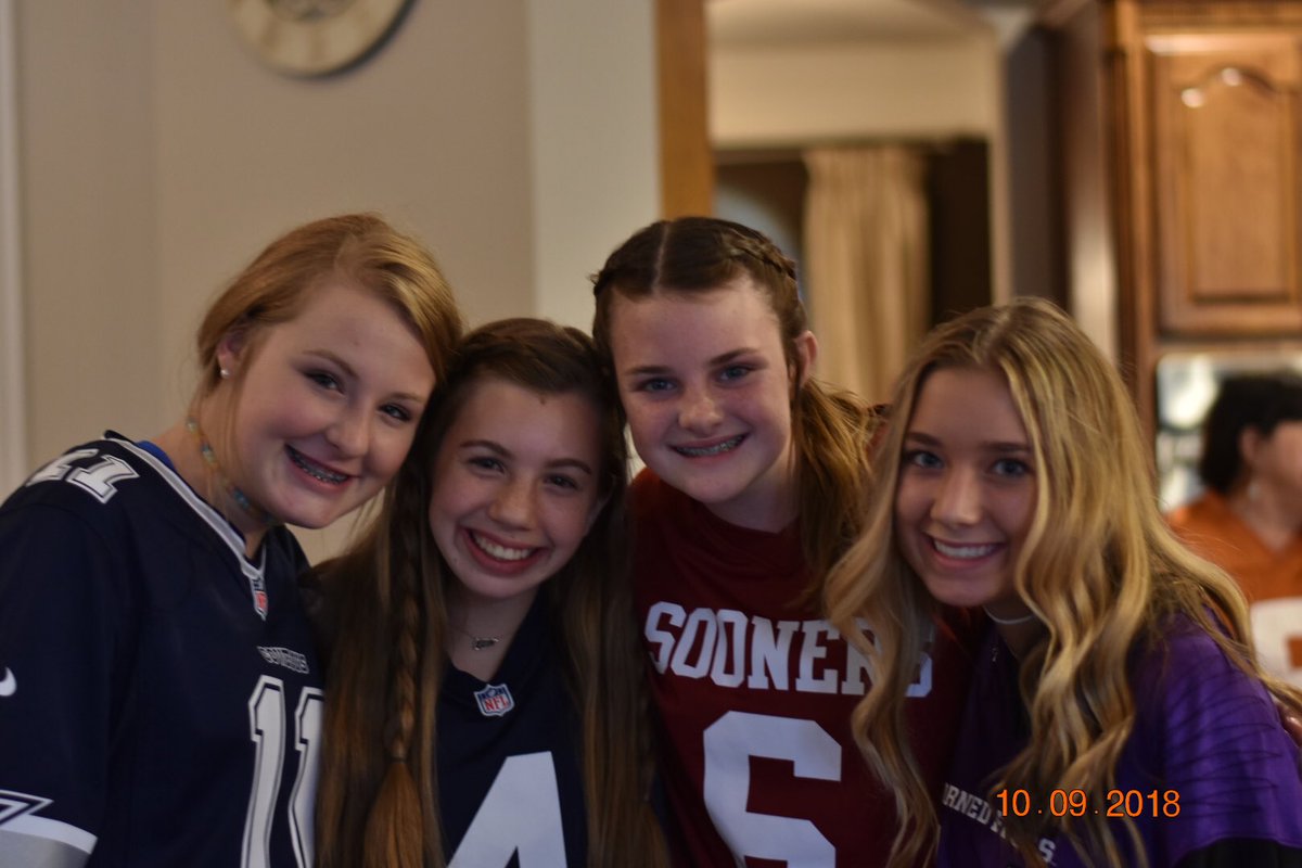 LojoFCA's tweet photo. great first meeting today! loved seeing the freshman with us https://t.co/cdNV7xYFbq