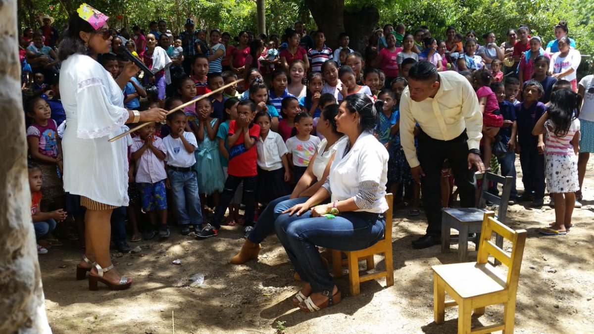 Norma22Martinez's tweet photo. Celebracion Dia del Niño. Escuela Marco Tulio Montoya. Felicidades a todos los niños y niñas del Municipio @ReinaldoHN @JuanOrlandoH @SamyGomezHN  @ https://t.co/nGeV5b3suq