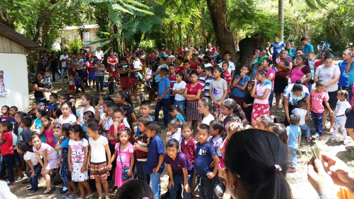 Norma22Martinez's tweet photo. Celebracion Dia del Niño. Escuela Marco Tulio Montoya. Felicidades a todos los niños y niñas del Municipio @ReinaldoHN @JuanOrlandoH @SamyGomezHN  @ https://t.co/nGeV5b3suq
