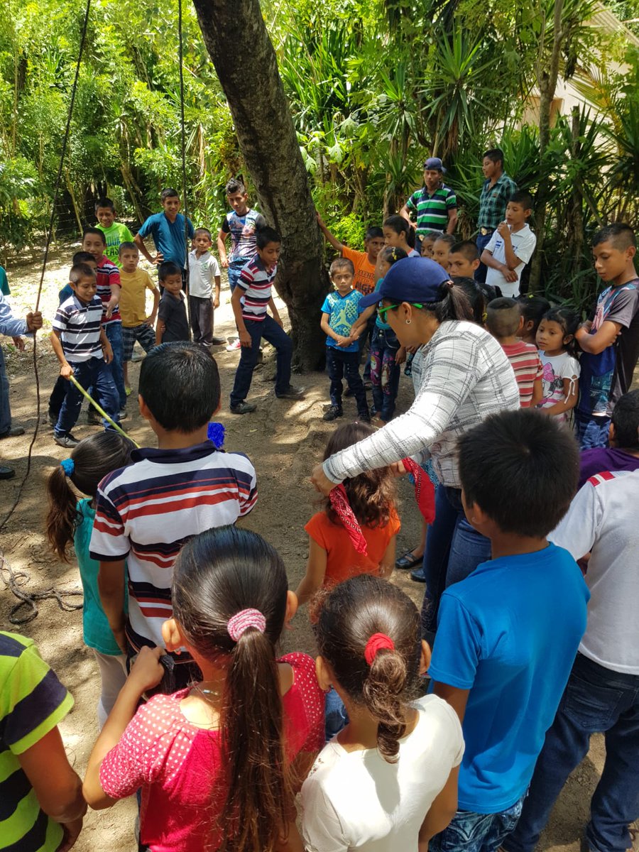Norma22Martinez's tweet photo. Celebracion Dia del Niño. Escuela Marco Tulio Montoya. Felicidades a todos los niños y niñas del Municipio @ReinaldoHN @JuanOrlandoH @SamyGomezHN  @ https://t.co/nGeV5b3suq