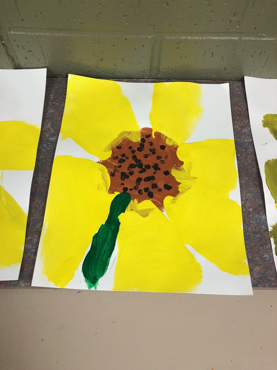 MsWiningArt's tweet photo. Kindergarten sunflower paintings for Art to Remember fundraiser @DiemerEagles512 https://t.co/YidqhszHBS