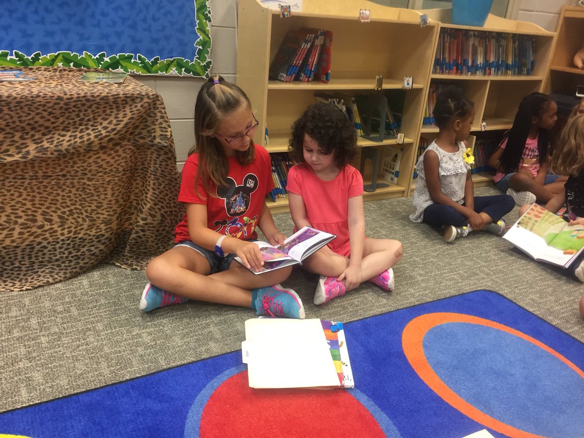 amandaewade1's tweet photo. My students had the opportunity to read to a kindergarten class today. #proudteacher #readersareleaders https://t.co/QV1tNPfexm