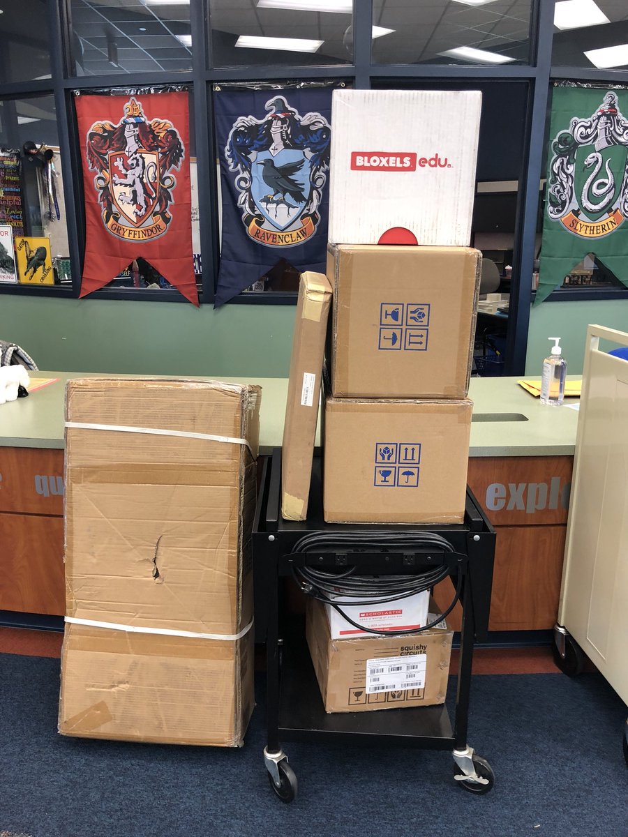 thebibliobarbie's tweet photo. We have had a few exciting days in the Library at Barber Middle School. Last Friday we received our first Maker Space! #MakerSpace #STEM #Bloxels #IOBlocks #Stickbots #SquishyCircuits https://t.co/u7nkso53zK