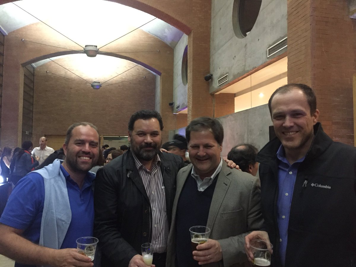 rob_rosenthal's tweet photo. Compartiendo con amigos en la cena anual de #_coar_ https://t.co/cVtDuuCUDf