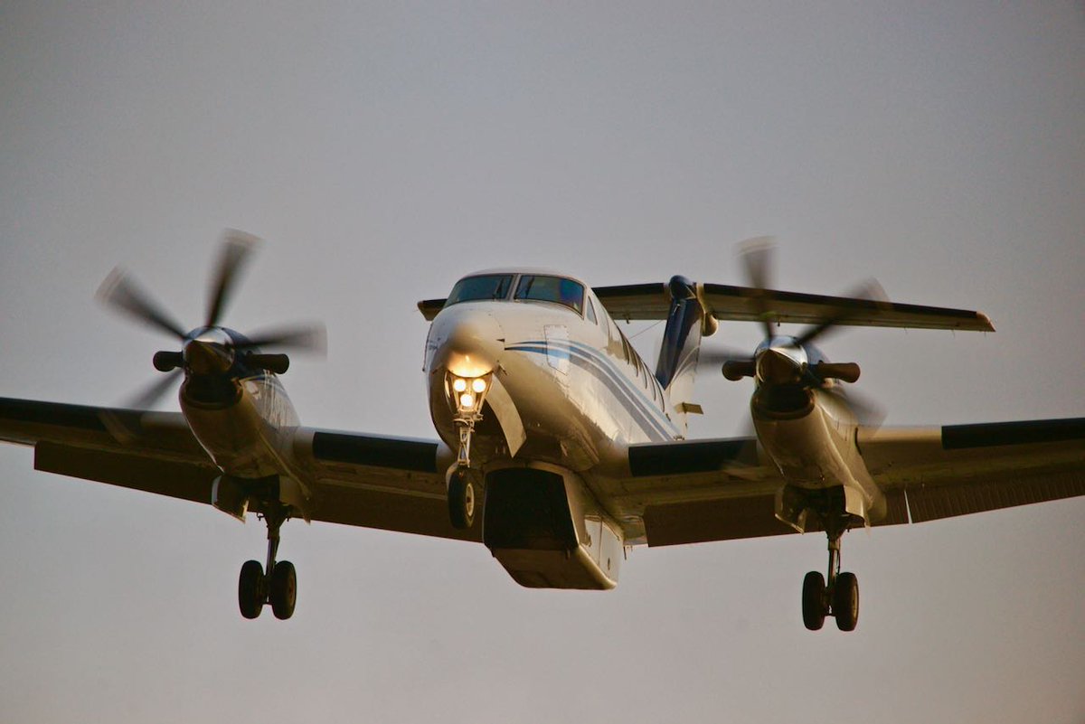 FrankReardon1's tweet photo. Landing in #Iqaluit #Nunavut @Beechcraft #SuperKingAir 200 #CFGXR SEP.10.2018 by #AirNunavut #YFBSpotters #AVGEEKS https://t.co/ErPRs2RyTt