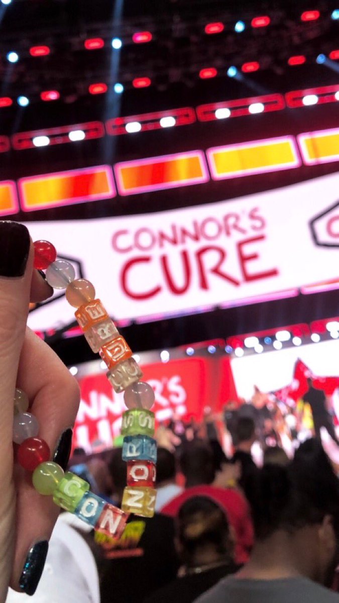 #conorscure, all the True #WWEHero (es), and @WWETheBigShow are absolutely incredible ❤️🧡💛💚💙💜 #WWERaw is AMAZING!!