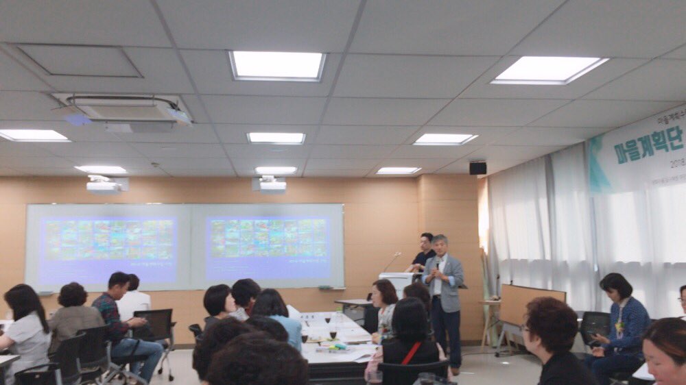 서둔동 마을계획단 선포식 
2018. 9. 11. (화) 10:00
수원시 권선구 더함파크 2층
서둔동 마을계획단 선포식에 박승진 서둔동장이 참여하여 함께 의견을 나누었습니다.
윗서둔 딸기마을을 대상으로 주민들이 직접 참여하여 계획하고 완성하여 나가는 서둔동 마을계획단!
앞으로의 활약이 기대됩니다.