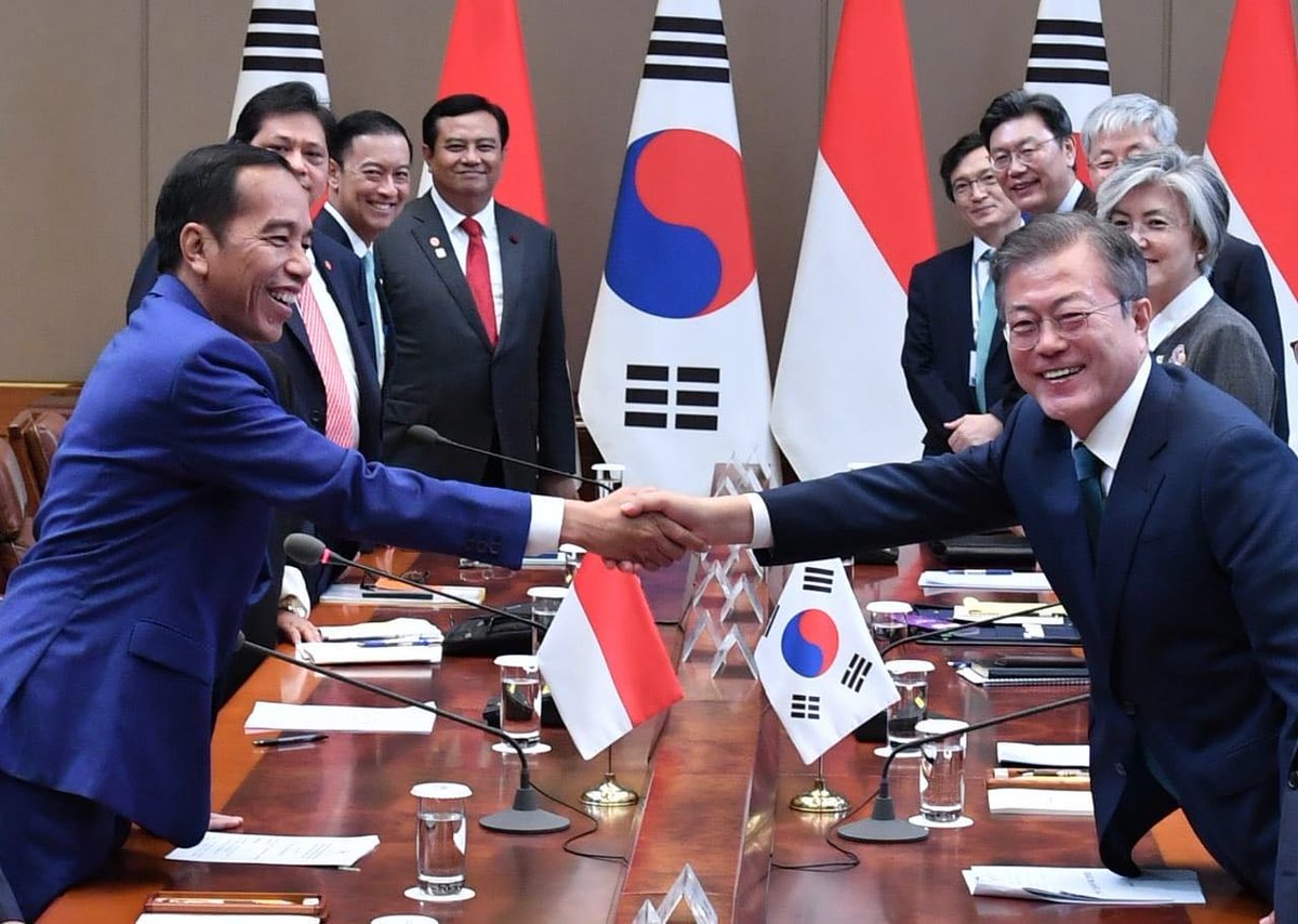 Di tengah ketidakpastian global, perdagangan Indonesia & Korea Selatan tahun 2017 naik 20%. Lalu, di Seoul kemarin, ditandatangani sejumlah MoU dengan potensi investasi USD6,2 miliar.

Saya terkesan atas antusiasme pengusaha Korsel untuk meningkatkan kerja sama dengan Indonesia.