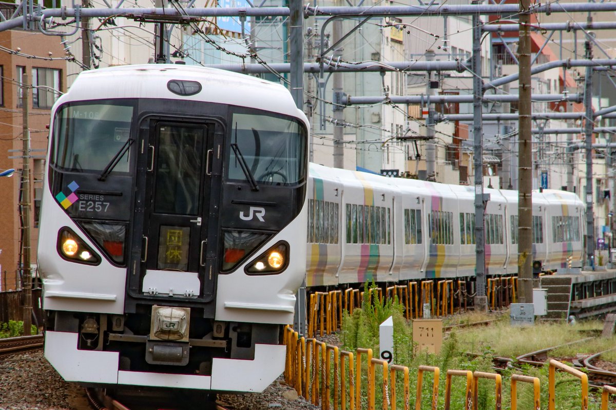 あおとく 18 9 11 98m 集約臨 修学旅行臨 E257系松本車モトm 105編成9連 尾久 赤羽 昨日からe257系0番台での運行されている日光集約臨 今日も往路運転ということで カヤ27入場の後暫く待って撮影 笑 地元でe257系営業列車が見られる日が来るとは