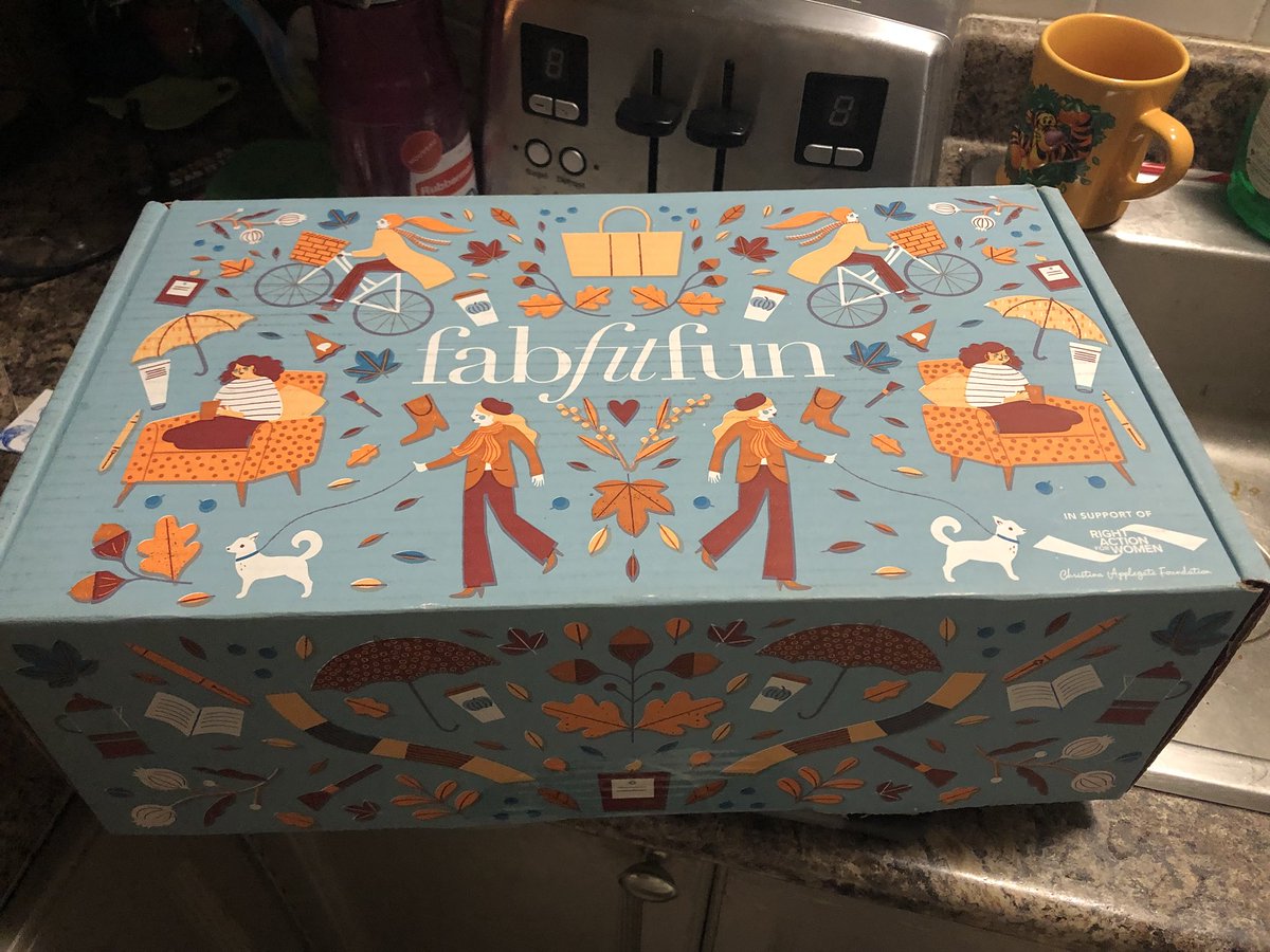 AndreaD1977's tweet image. So excited my fall box came today.. I love @FabFitFun #FabFitFun #fabfitfunfallbox