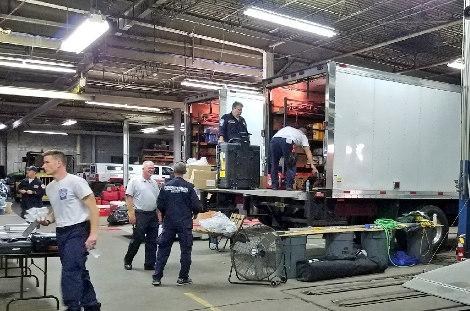 PhillyFireDept's tweet photo. Members of @PATaskForce1 load trucks with supplies ahead of the 630-mile drive from Philly to South Carolina.  #Florence https://t.co/UI7EqUhaGv