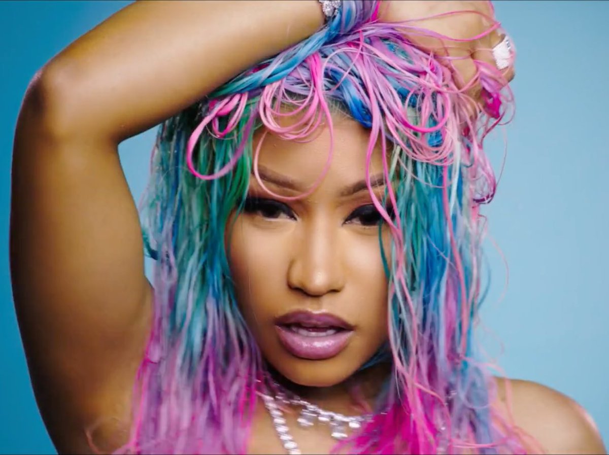 QuayRsa's tweet photo. Y'all @NICKIMINAJ Is Not From This Planet Y'all Like For Real She Is On Someone Level 😍😍👑🌈 👑#QueenRadio  #BarbieDreamsVideo https://t.co/X5ETpM5PLe