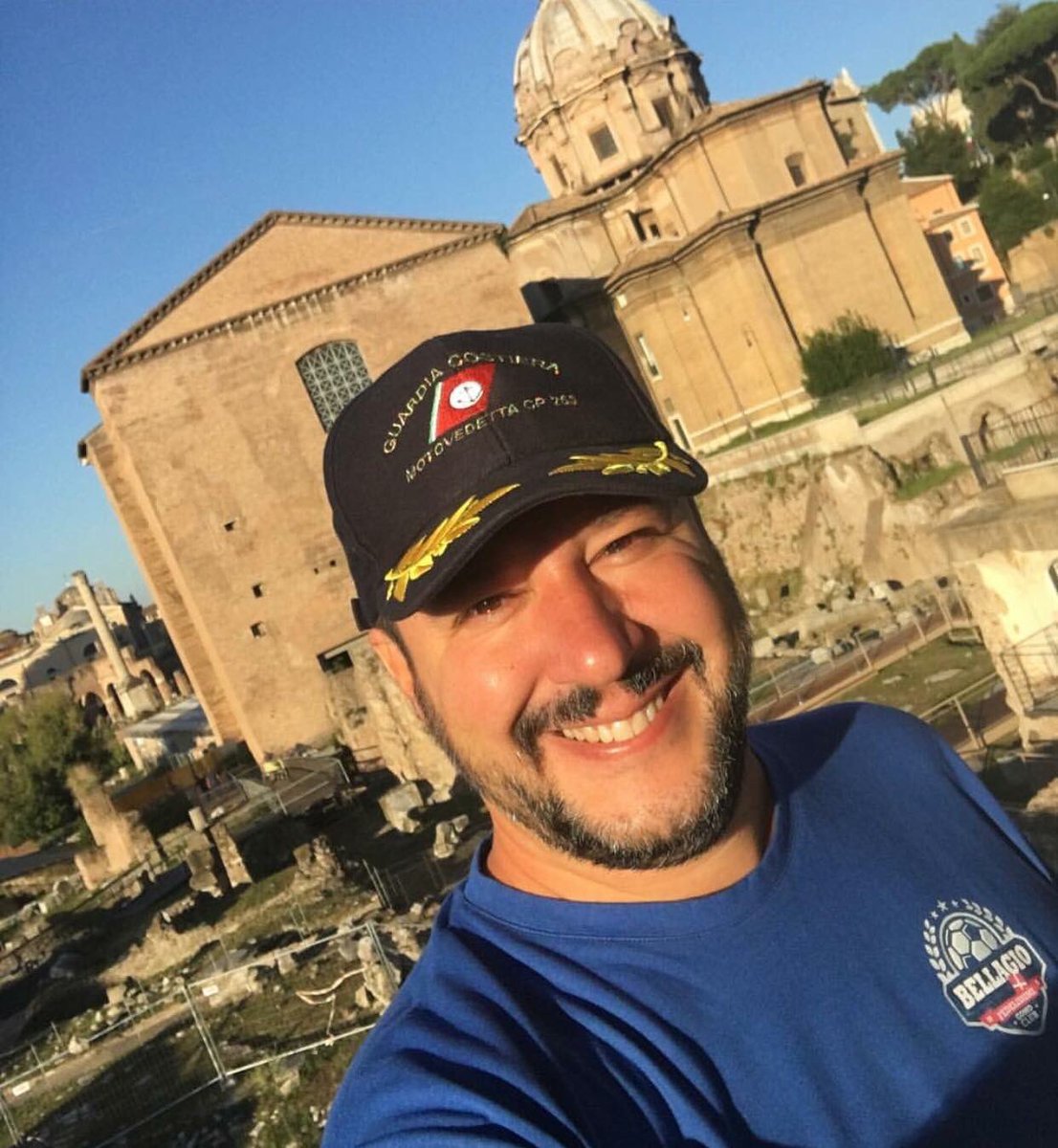 matteosalvinimi's tweet photo. Di solito non vado a correre, non ho il fisico...
Ma con una mattinata così, mi sono messo scarpe e maglietta e via!🏃‍♂️ https://t.co/8q2mGx15ot