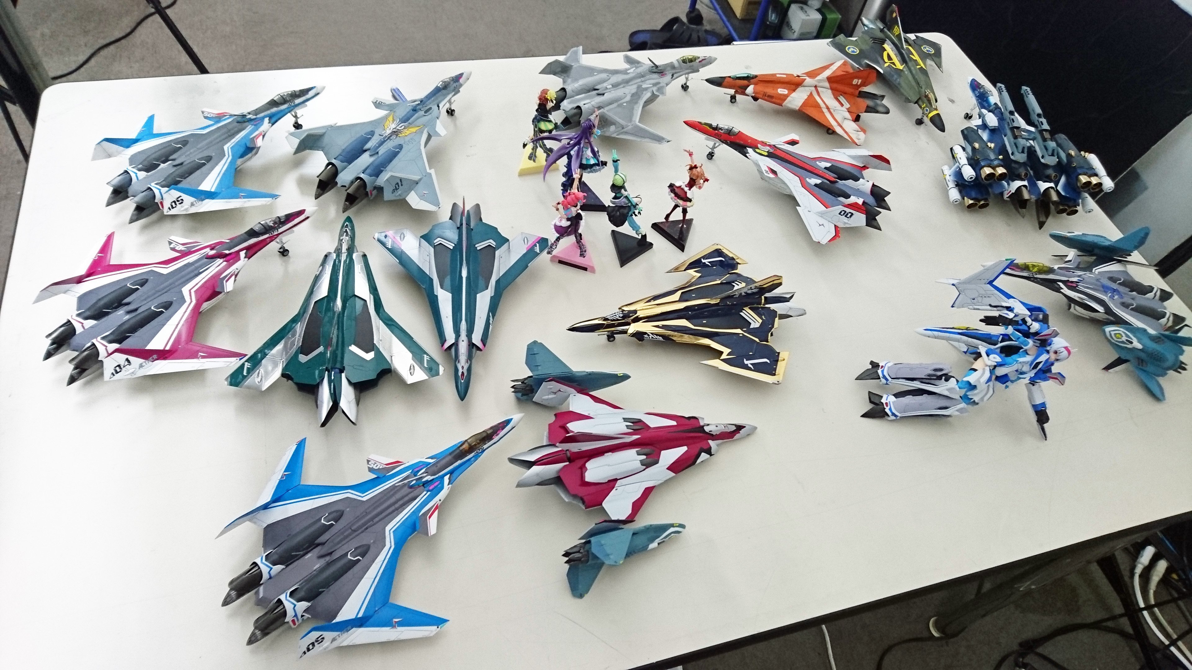 טוויטר ホビージャパン編集部 בטוויטר 9月14日発売 マクロスモデリング Vf 31ジークフリード Vs Sv 262ドララケン 編 見本誌が到着しました 今回はハセガワの マクロスd 1 72スケールシリーズがメインになります マクロスモデリング Vf 31ジークフリード Vs Sv