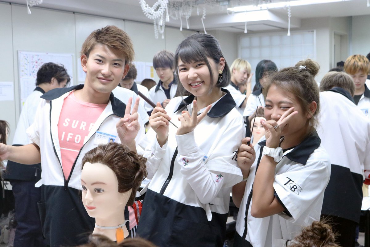 東京総合美容専門学校 公式 Tsbs プロから学べるコース別授業 スタイリストコース ヘアアレンジ 原宿キャットストリートの超人気サロン Canaan 様がお越しくださいました 楽しくアレンジの技術を学べました Tsbs 東京総合