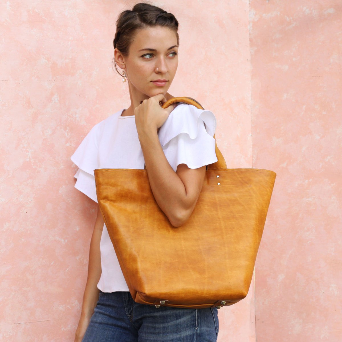 Mark1Biber's tweet photo. Get beautiful handbags, accessories at a very affordable price. Visit our website and grab the best deal. #beauty #fashion #fashionaccesories #designerhandbags #travel #wander #gameday #accesories 

https://t.co/dzLEsIMz5b https://t.co/idV8Tfc7Er