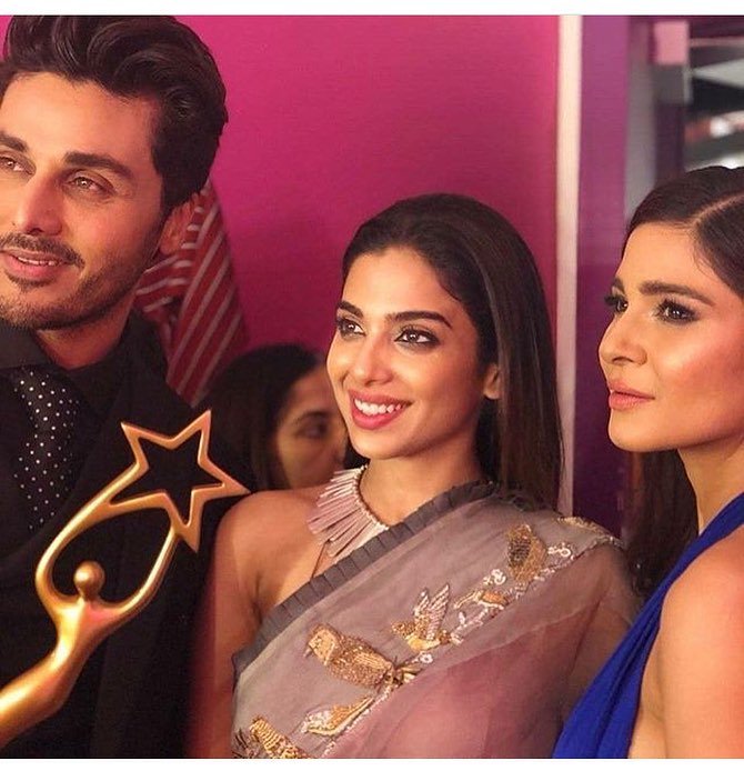 SamarRehman_'s tweet photo. .@Ahsankhanuk @sonyahussyn @AyeshaMOmar together at the last night event. #ippawards #PAKPR #PR https://t.co/9RLt34lmyG