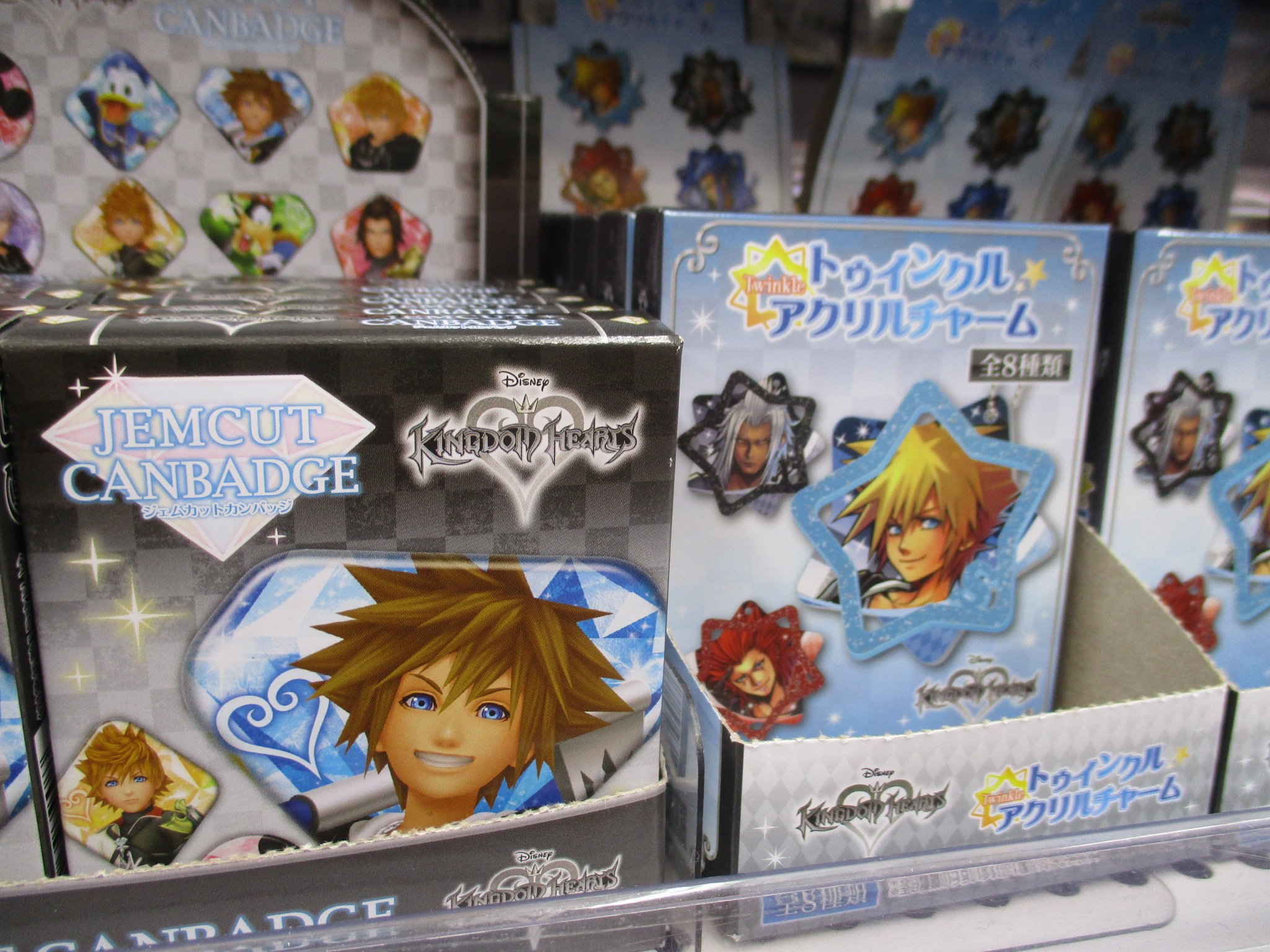 アニメイト池袋本店 グッズ情報 5f Kingdom Hearts キングダムハーツ コーナーにてステンドグラス風のデザインが綺麗な ピンバッジコレクション アクリルミラー が入荷致しました 他にもトレーディンググッズなど販売中です アニメイト池袋本店 グッズ情報 5f Kingdom Hearts キングダムハーツ コーナーにてステンドグラス風のデザインが綺麗な ピンバッジコレクション アクリルミラー が入荷致しました 他にもトレーディンググッズなど販売中です
