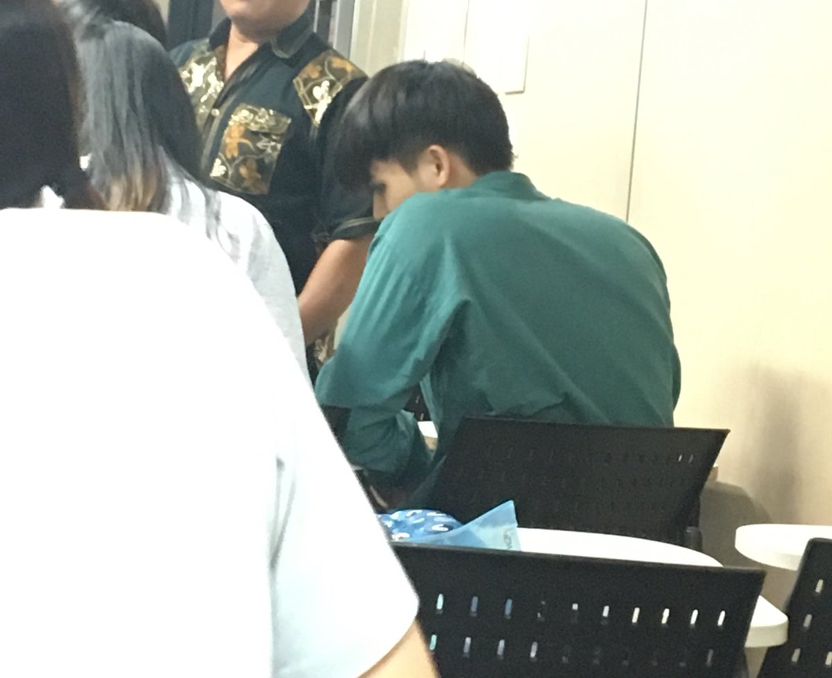 realkurix's tweet photo. ตื่นเต้นครับ เรียนห้องเดียวกับสกาย https://t.co/dpe1CIyzBO