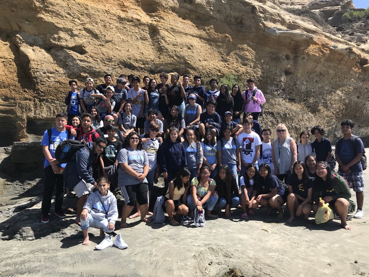 SeilerBiology's tweet photo. #grangergriffins on a field trip today learning all about marine ecosystems and how humans can better care for them 💛🐙🦑🦐🦀🐡🐠🐟🐬🐳🐋🦈🌊 https://t.co/B0aFjpkpsI