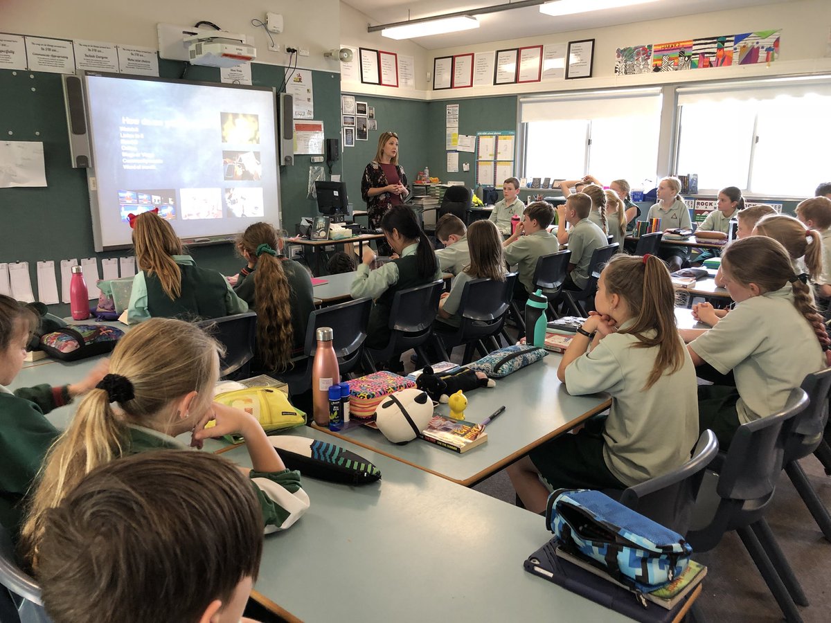 NareenaHills_PS's tweet photo. Year 5 learning from the best in the business through our word wizards media project. Love working with Kerryn Johnston. #nhpssuperstars @Kerryn_Johnston https://t.co/0RdsHJsGHH