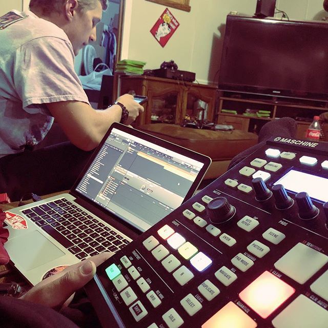 Jay_The_Greater's tweet photo. I genuinely believe @defa605 and I are making some of the best music either of us has made at this point in our lives #ChasingHighs https://t.co/bvVdGDIaxE https://t.co/pda8ypAyVm