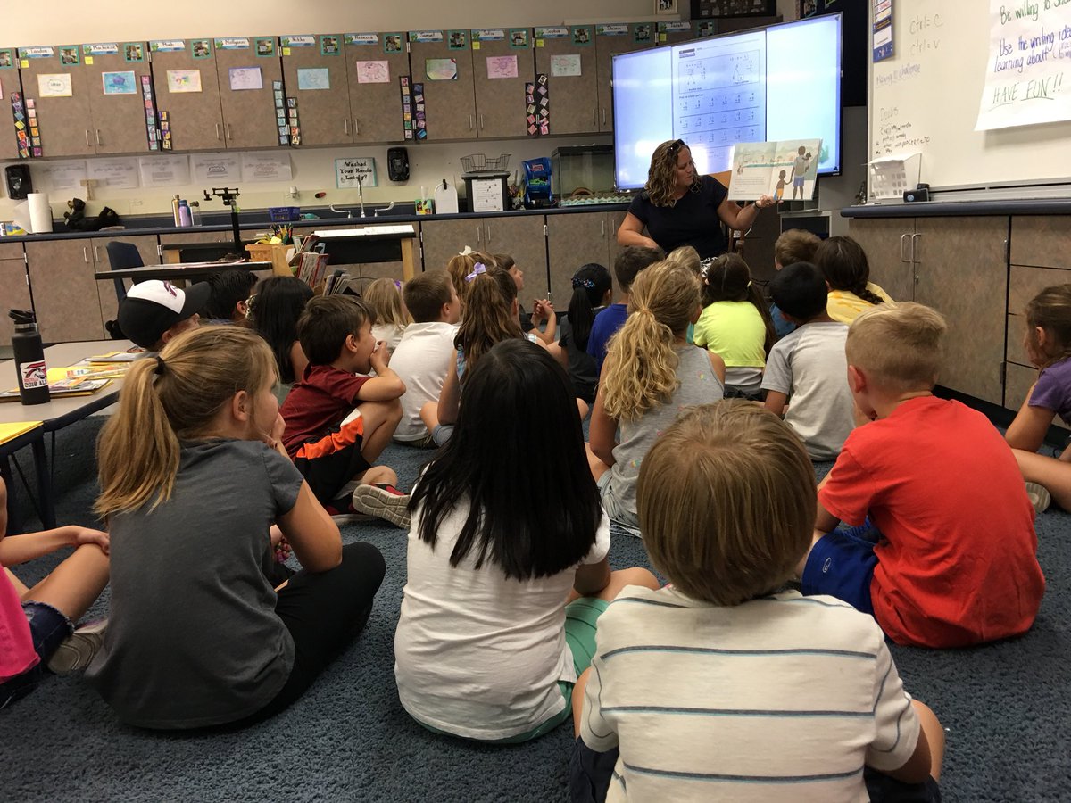 Mrs_Tavernetti's tweet photo. The students loved story time with their principal @erinrpeterson. Thanks for showing how a  little perseverance can help them accomplish anything. We’ll use your motto “Do your best and forget the rest” every time our new learning seems difficult! @rcsdblueoaks  #RCSDchampions https://t.co/5xIKwOJxao