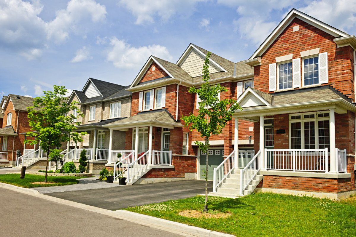 michaelyardney's tweet photo. Why are townhouses the investment of the future? How do you find the right one? Click here: https://t.co/3H5YKsblS8 to find out more https://t.co/rbrnzeokSf