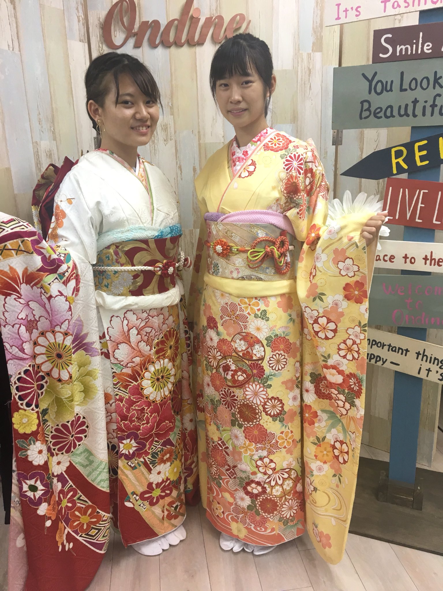 オンディーヌ新宿店 お友達とご試着体験 2人とも白と黄色の振袖とーーーってもお似合いで可愛い連呼してました W 笑 オンディーヌ 新宿店ではsns掲載用の振袖ご試着モデルさん募集してます ご興味ある方はお気軽にdmにてご連絡くださいー