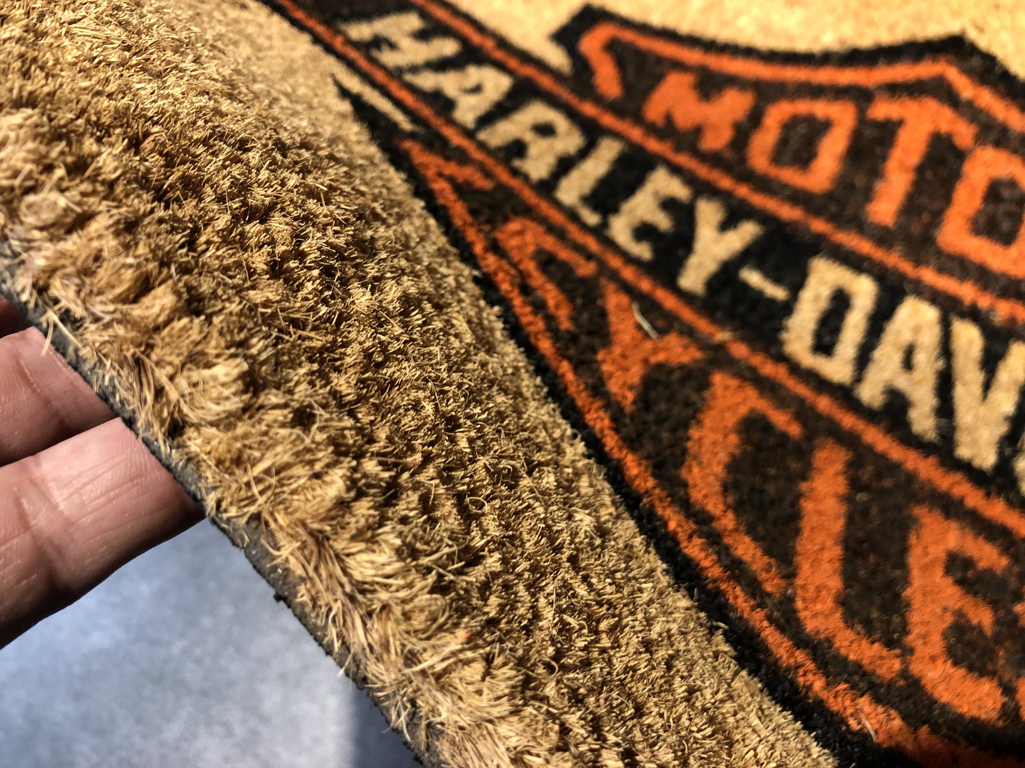 ハーレーダビッドソン徳島 New ハーレー玄関マット入荷 ハーレーのお洒落な玄関マットが入荷しました 丈夫なココヤシのマット サイズは 76ｘ46cm 真ん中に大きくハーレーロゴがカッコいいでしょ 今回入荷は 3枚です いつもすぐ売れてしまう