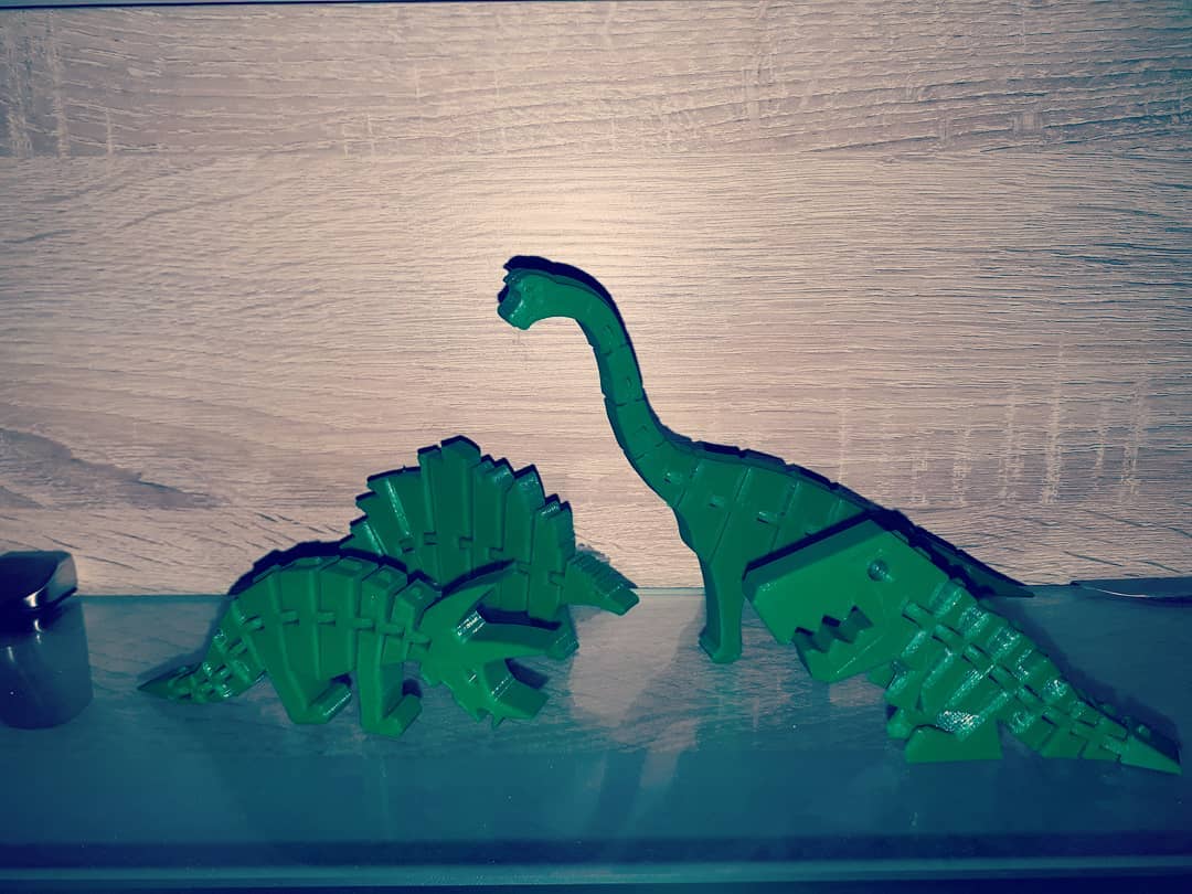 panbachi's tweet photo. Flexi-Rexi und Co. gedruckt mit grünem PLA von @OWLFilament auf einem @Creality3dprint CR-10
#3ddruck #3dprint #3dprinting #3ddrucker #creality #creality3d #cr10 #crealitycr10 #anycubic #anycubicultrabase #ultrabase #owl #owlfilament #pla https://t.co/ln5apLt40L