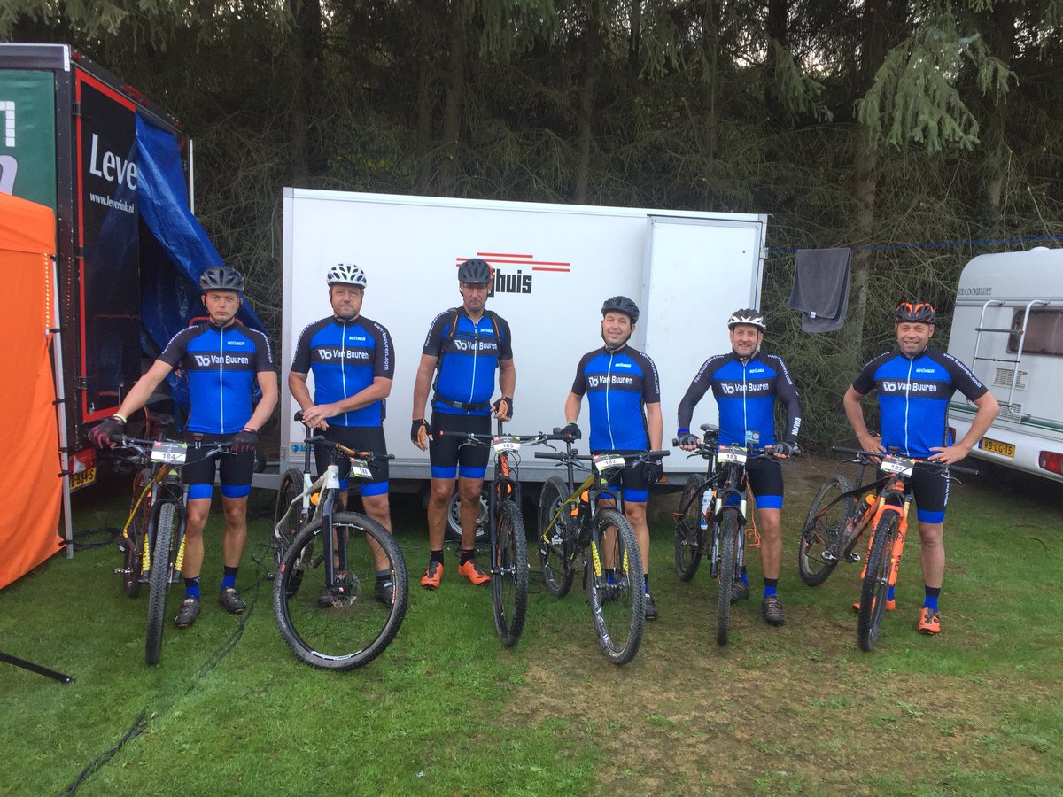 FrankGlaubitz's tweet image. dag 3 koninginnenrit met direct na start de #Haussire  bekend als steilste klim van #België @Duchenne_Heroes #teamR4D in teneu van sponsor @vanbuurengroep voor @duchennepp