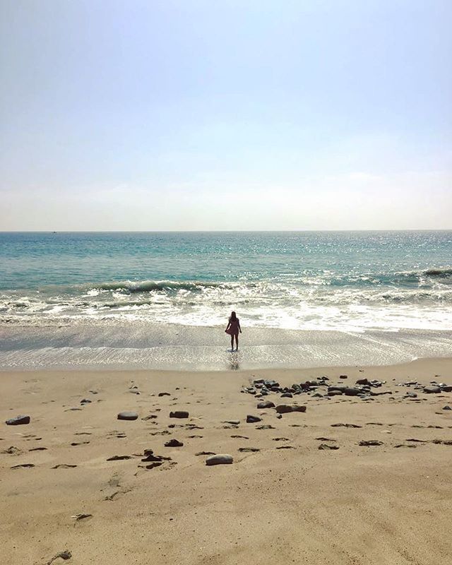 Rachel_Breslin's tweet photo. First steps into the Pacific... https://t.co/HCfVw7LrYH