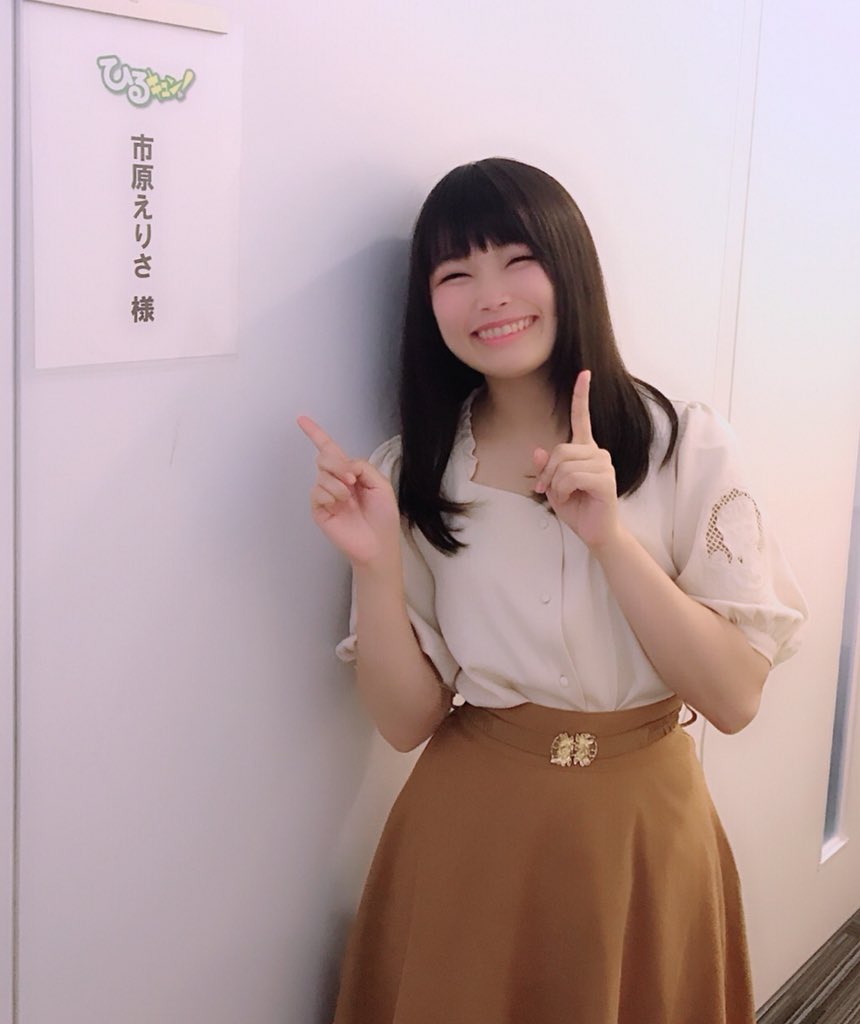 市原えりさ Ar Twitter 今日もありがたいことにドタバタ そしてこの後もう少しお仕事頑張ります リプ返事できてなくてごめんなさい ありがたく読ませていただいております 写真は 一度やってみたかった 楽屋の前で写真を撮る人 です笑