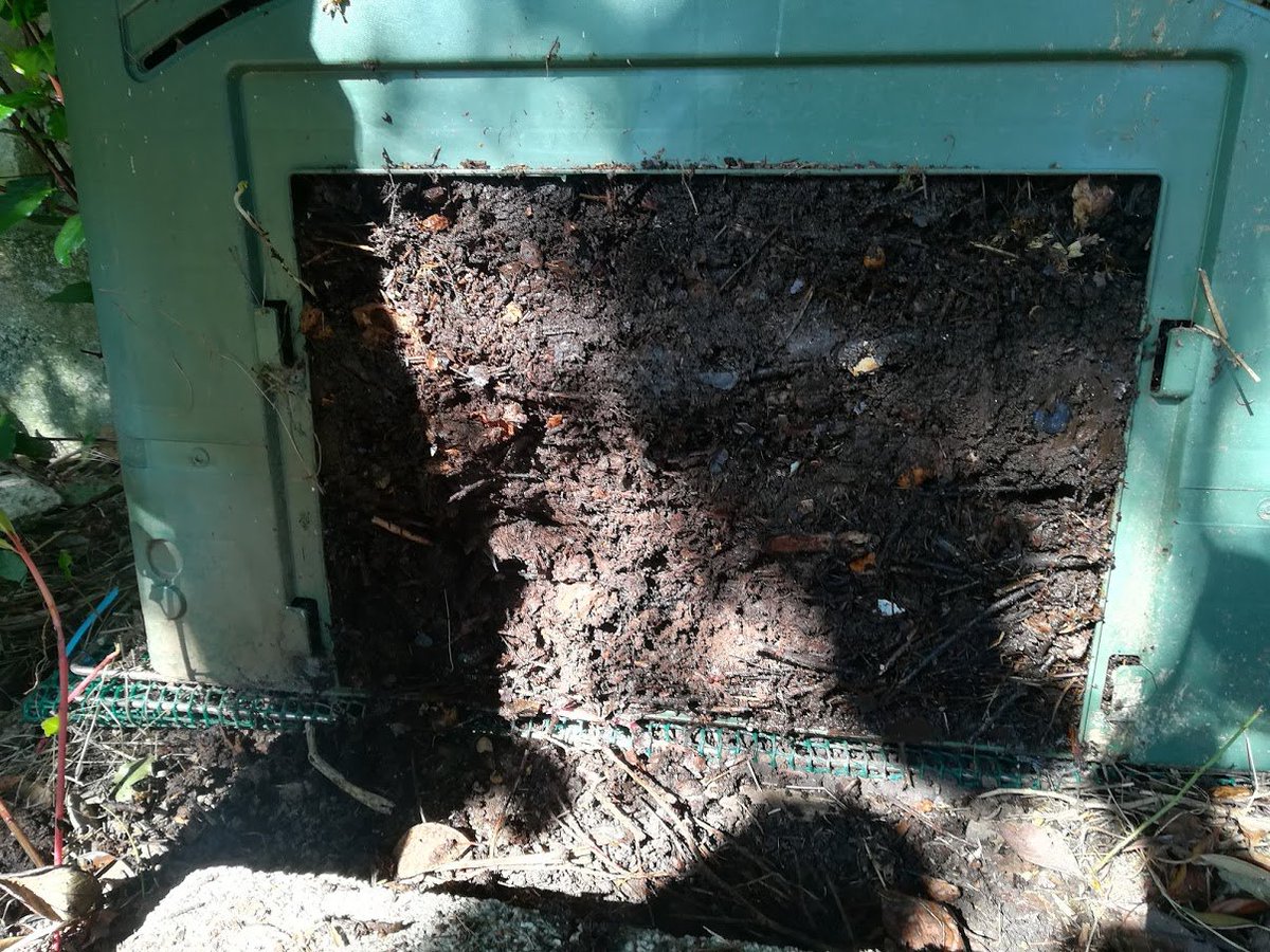 🌱🐛🐛 SEMENTES INFORMATIVAS 🐛🐛🌱

Estanse a realizar as derradeiras visitas ás vivendas composteiras do programa socio-ambiental #CompostDaCasa impulsado polo Concello de <a href="/AsPontes/">AsPontes</a> e @EASogama 

Agora toca analizar as mostras recollidas 😁☺️

bit.ly/2NAsdhQ