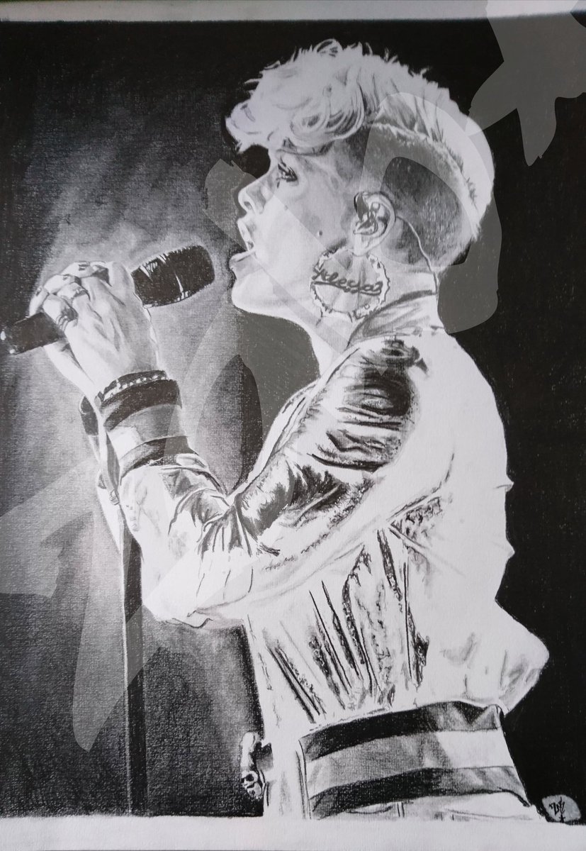 Louloute73's tweet photo. @Pink 8 months that i couldn't draw 'cause of an injury, but for ur Bday i drew this. Can't wait to see u next year in Europe. 🇫🇷 Love u https://t.co/FGj5Xh6r3O