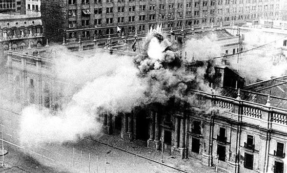 História Digital on Twitter: "No dia 11 de setembro de 1973, no Chile, ocorre o GOLPE MILITAR chefiado por AUGUSTO PINOCHET. Na ocasião, o Palácio de La Moneda é bombardeado e o