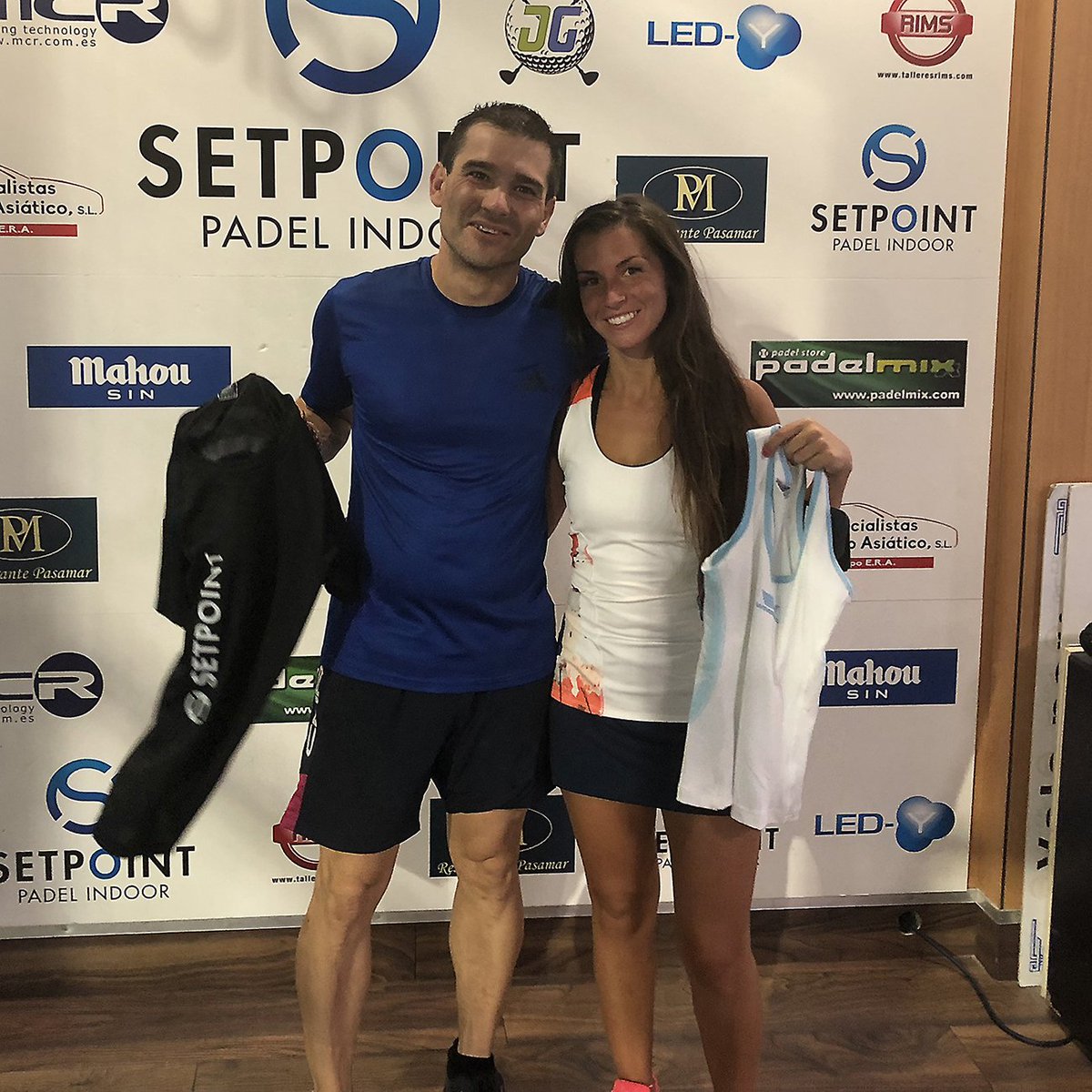 SetPointG's tweet photo. Aquí os dejamos las fotos de los campeones y subcampeones del pasado Pozo del 9 de septiembre donde como siempre lo pasamos genial. SetPoint Getafe, tu club de pádel en Getafe. https://t.co/dttIVo8tct #setpoint #setpointgetafe #padel #padelmadrid #madrid #getafe #locosporelpadel https://t.co/jPKFOEQRKM