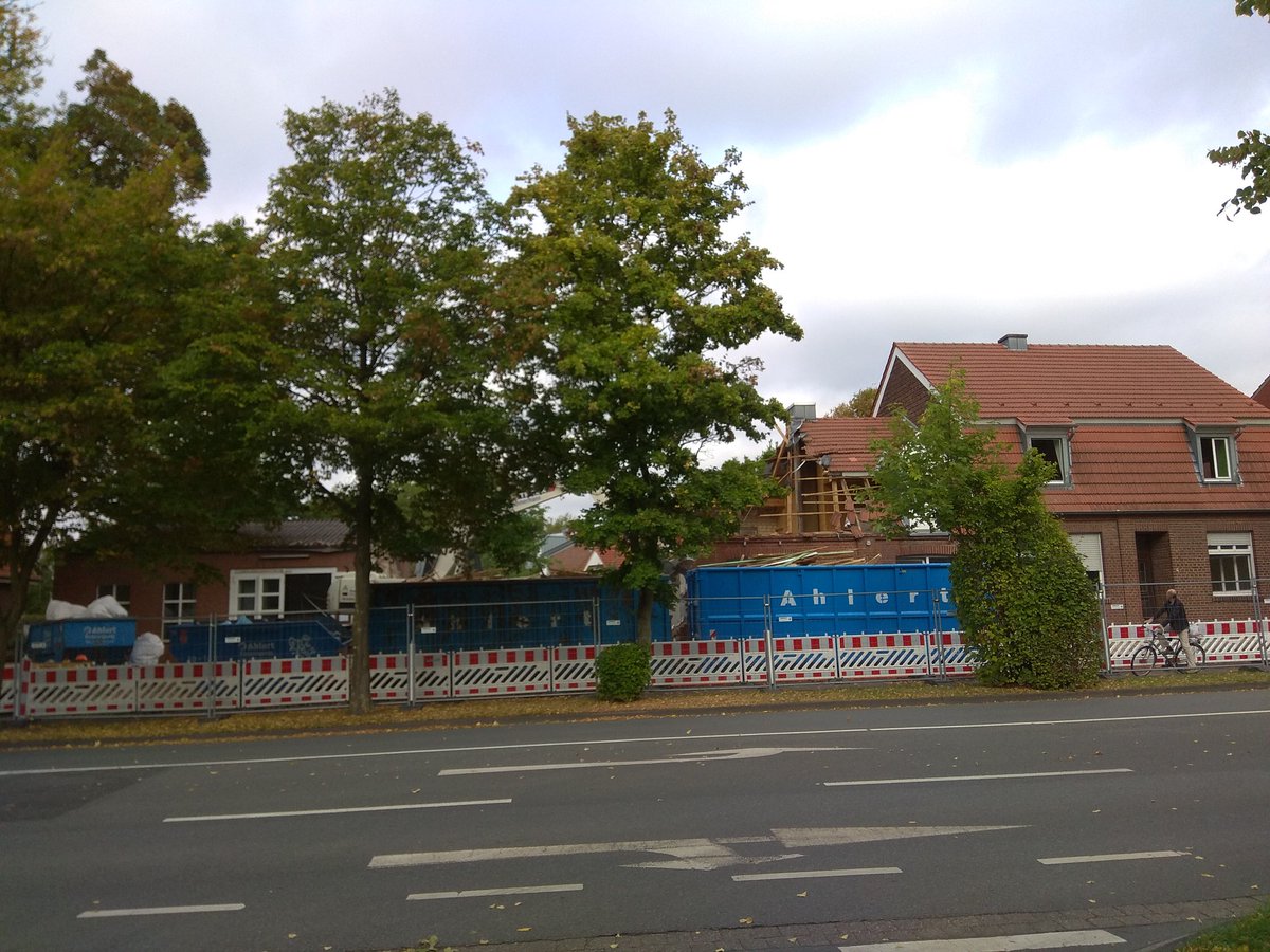 junirio's tweet image. Das nächste Traditionshaus in #Roxel verschwindet. Das war mal Bestattungen Rabert. Nun kommt dort ein mehrstöckiges Wohnhaus hin.