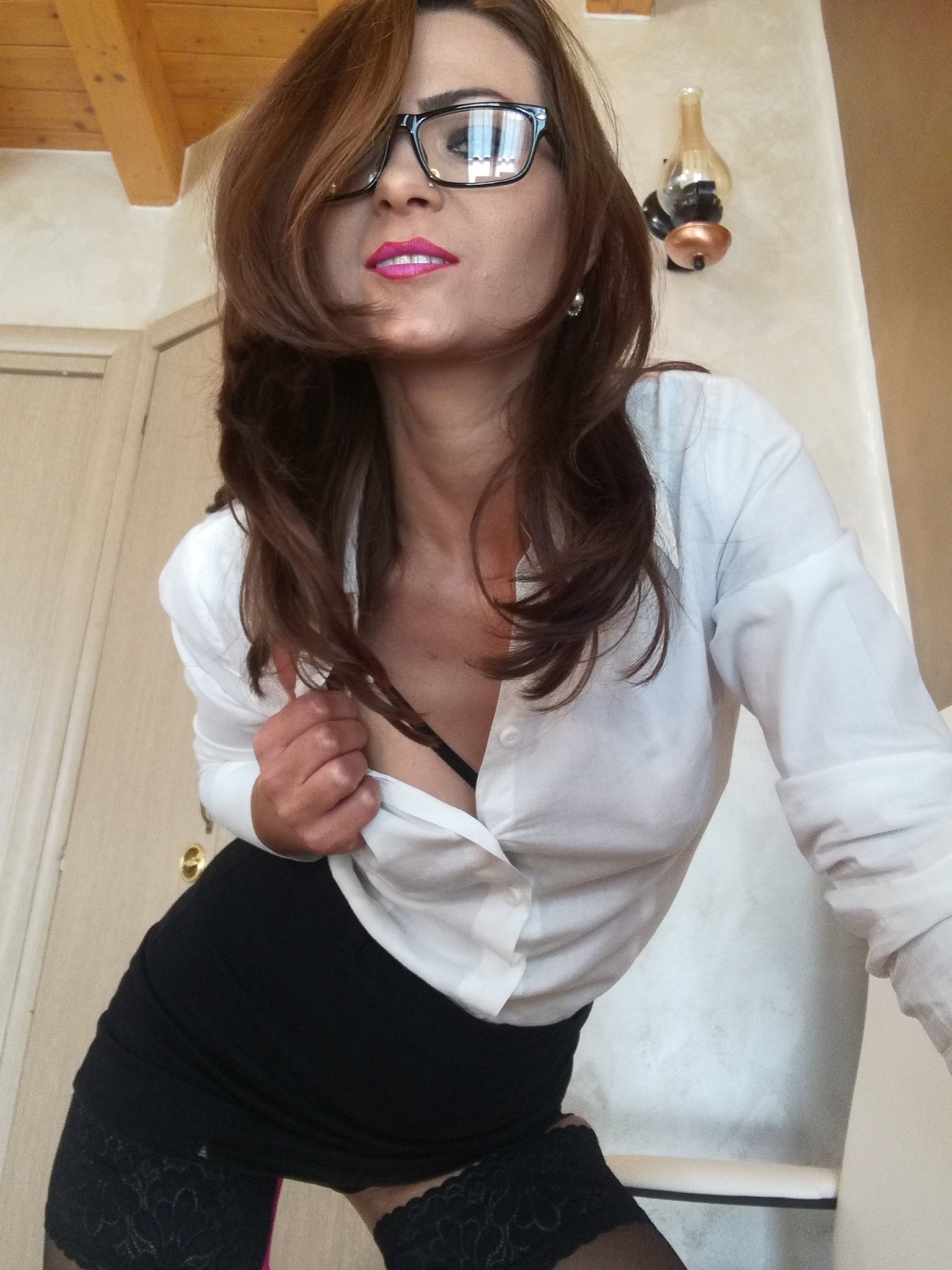 Who stripped me this morning ???#CAM4 💋💋💋💋 @Cam4_IT @Cam4_ES @cam4 https://t.co/tSsEmXeNdH
