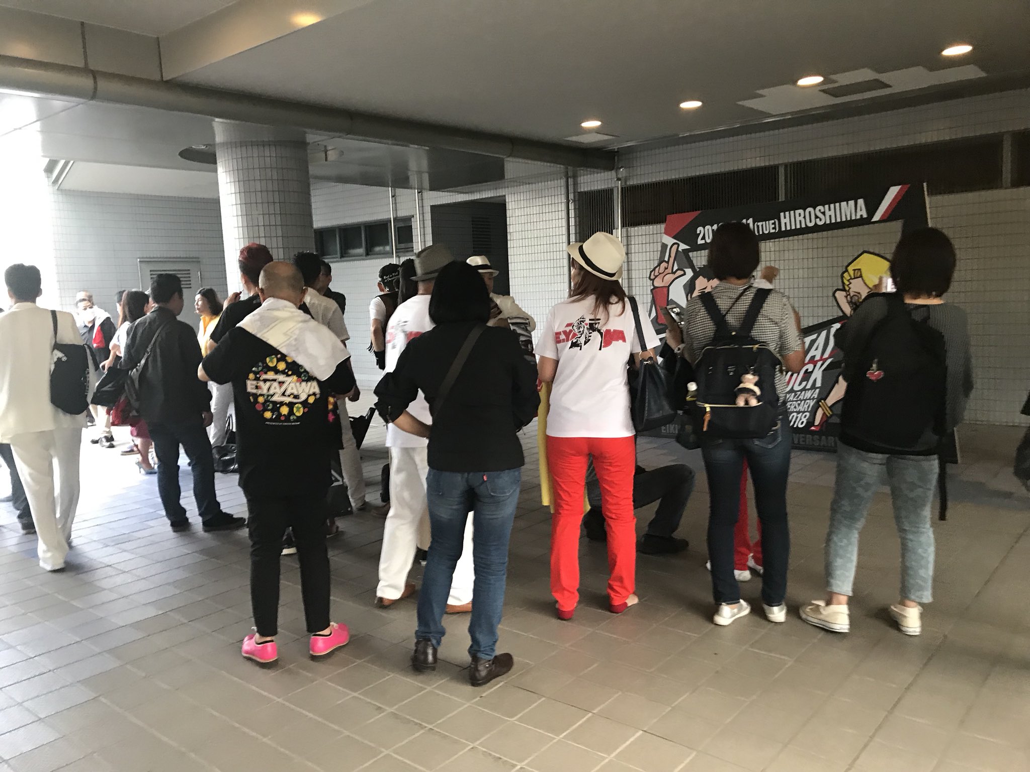 Meiling 美齢 ちょ 凄い混雑 矢沢永吉のタオル掛けた人多し ヤクザみたいな白スーツ着てグラサン掛けたおっさんも多いわ 流石年前と変わらない光景で感激 私が日本不在時もずっとこんな光景だったんだろうな Meiling 美齢 ちょ 凄い混雑 矢沢永吉のタオル掛けた人多し ヤクザみたいな白スーツ着てグラサン掛けたおっさんも多いわ 流石年前と変わらない光景で感激 私が日本不在時もずっとこんな光景だったんだろうな