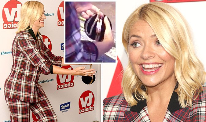 Daily Express On Twitter Holly Willoughby Suffers Major Wardrobe