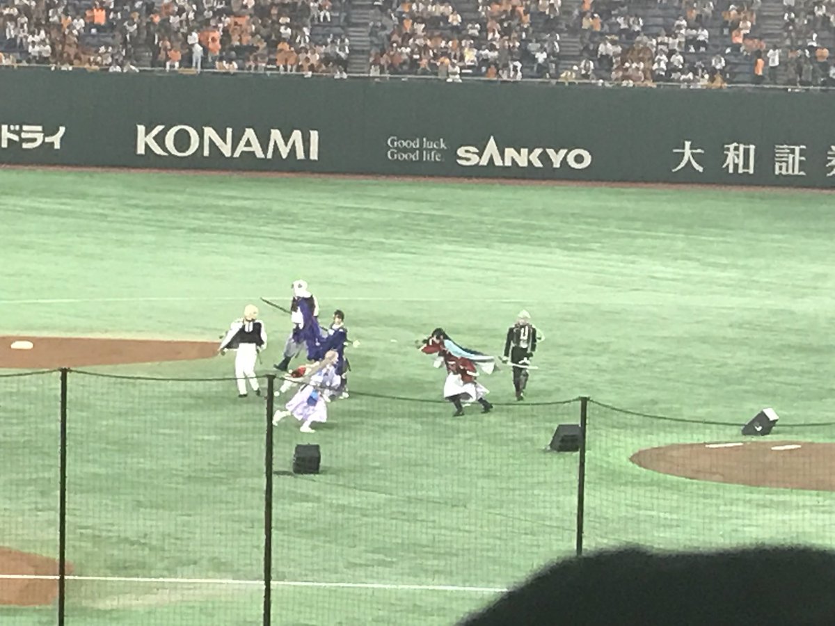 刀ミュとジャイアンツのコラボナイター 三日月宗近さんが始球式を担当したりと大盛況 スマホアプリ攻略まとめアンテナ