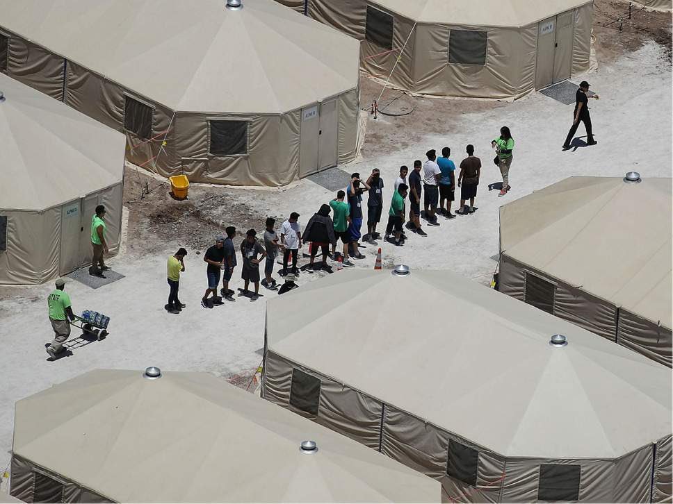 emilysteppp's tweet image. get ready for SECRET #4: “Nothing’s new. Everything that happened in the past will happen again.” I see this apply very much to the present day; see the similarities? (R: Japanese internment camps(1942) L: ICE detention facilities(2018) #cppCOM1101