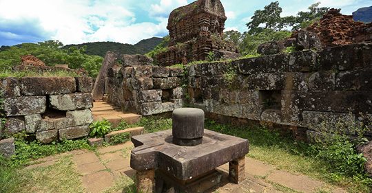 mysondaytours's tweet photo. Turn  your day trip to  the  Mỹ Sơn Sanctuary  into  an  unforgettable outing.  Visit the  well- known  historical sites as well as areas rarely visited by travelers, offering unique  insights into Vietnam’s Quang Nam Province and the lives of its people. https://t.co/TWkxrcb7qY https://t.co/4HIa3rcASB