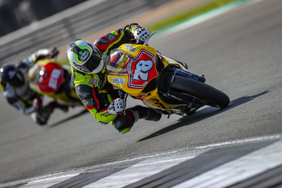 TeamBigLads's tweet photo. Some pictures from Silverstone @DucatiCup @cyclestore #ducati #959 #blends  pc @stevethomas444 👌🏻👌🏻 https://t.co/s9To9lVNo5