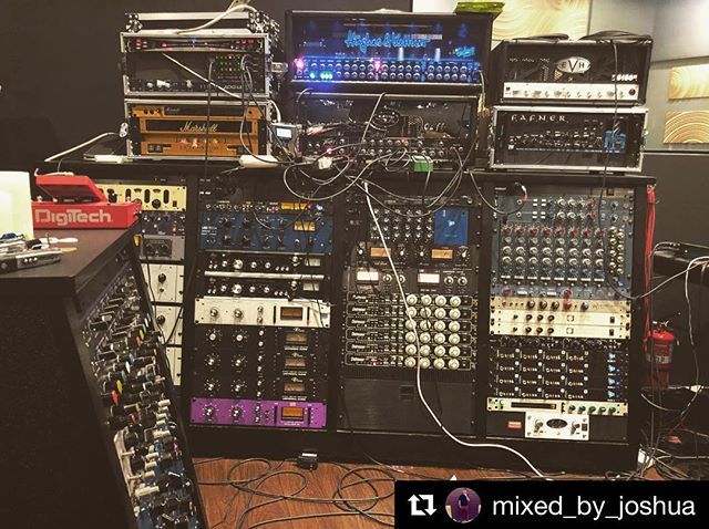 EmpiricalLabs's tweet photo. #distressortuesday #repost @mixed_by_joshua with @get_repost
・・・
Hunting for tones and the input cable. 🧐 it’s definitely in there somewhere.
#guitar #marshallamps #hughesandkettner #fender #peavey #baeaudio #themasteringlab #apiaudio #universalaudi… https://t.co/pu21ts5ED9 https://t.co/tB9ZXTbb8S